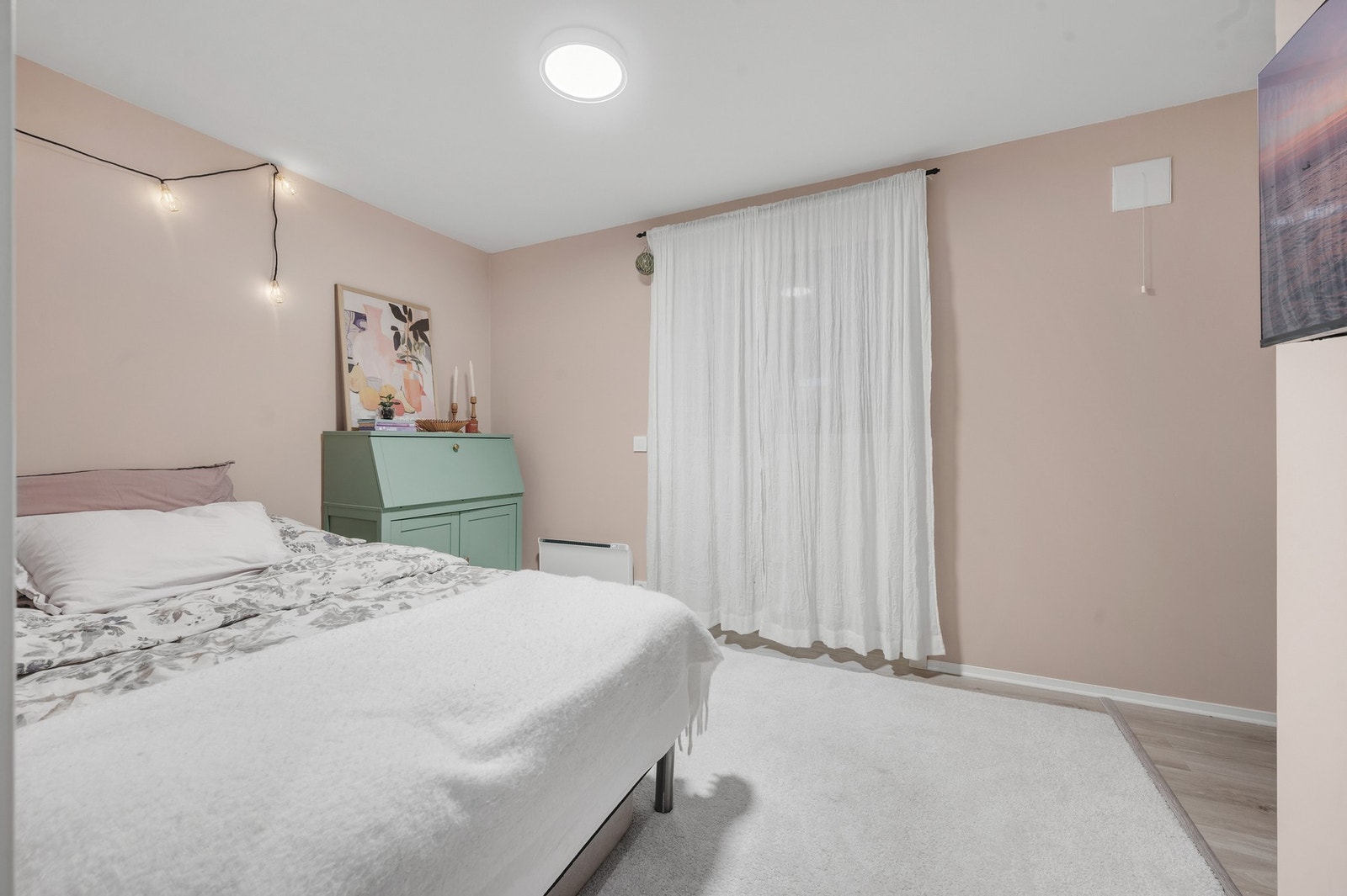 Soverom med direkte utgang til utebod. Galleribilde