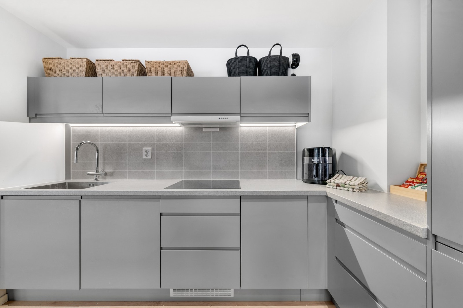 God skap- og benkeplass. Galleribilde