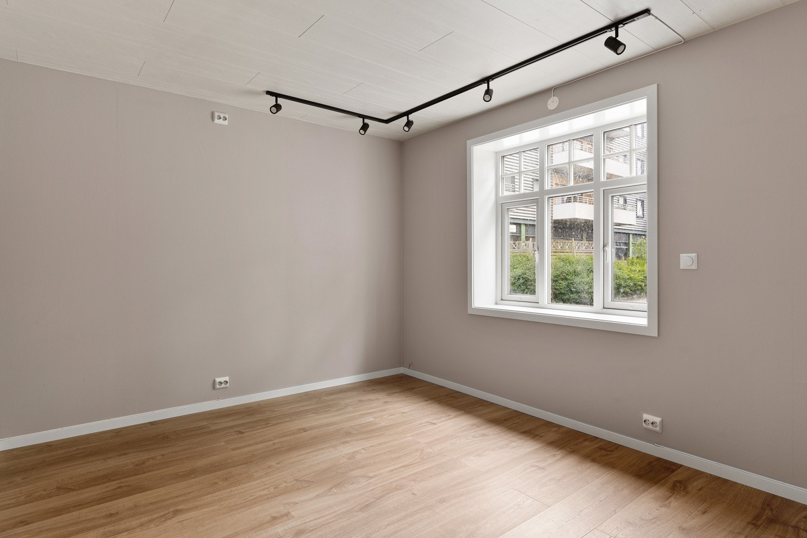 Bildet er fra en annen leilighet i bygget som ble oppusset i fjor, som illustrasjon for hvordan leiligheten vil se ut etter oppussing.