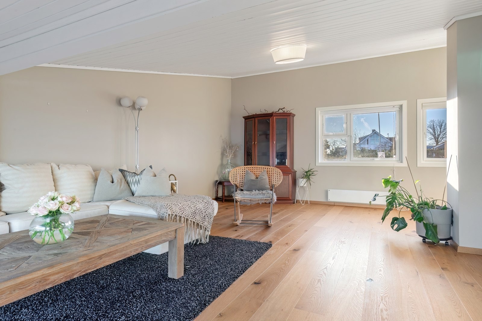 Denne etasjen er benevnt som loft på godkjente tegninger, usikkerhet knyttes derfor til om etasjen er godkjent for varig opphold. Galleribilde