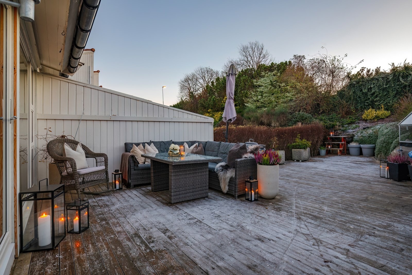 Terrasse, med ettermiddagssol Galleribilde