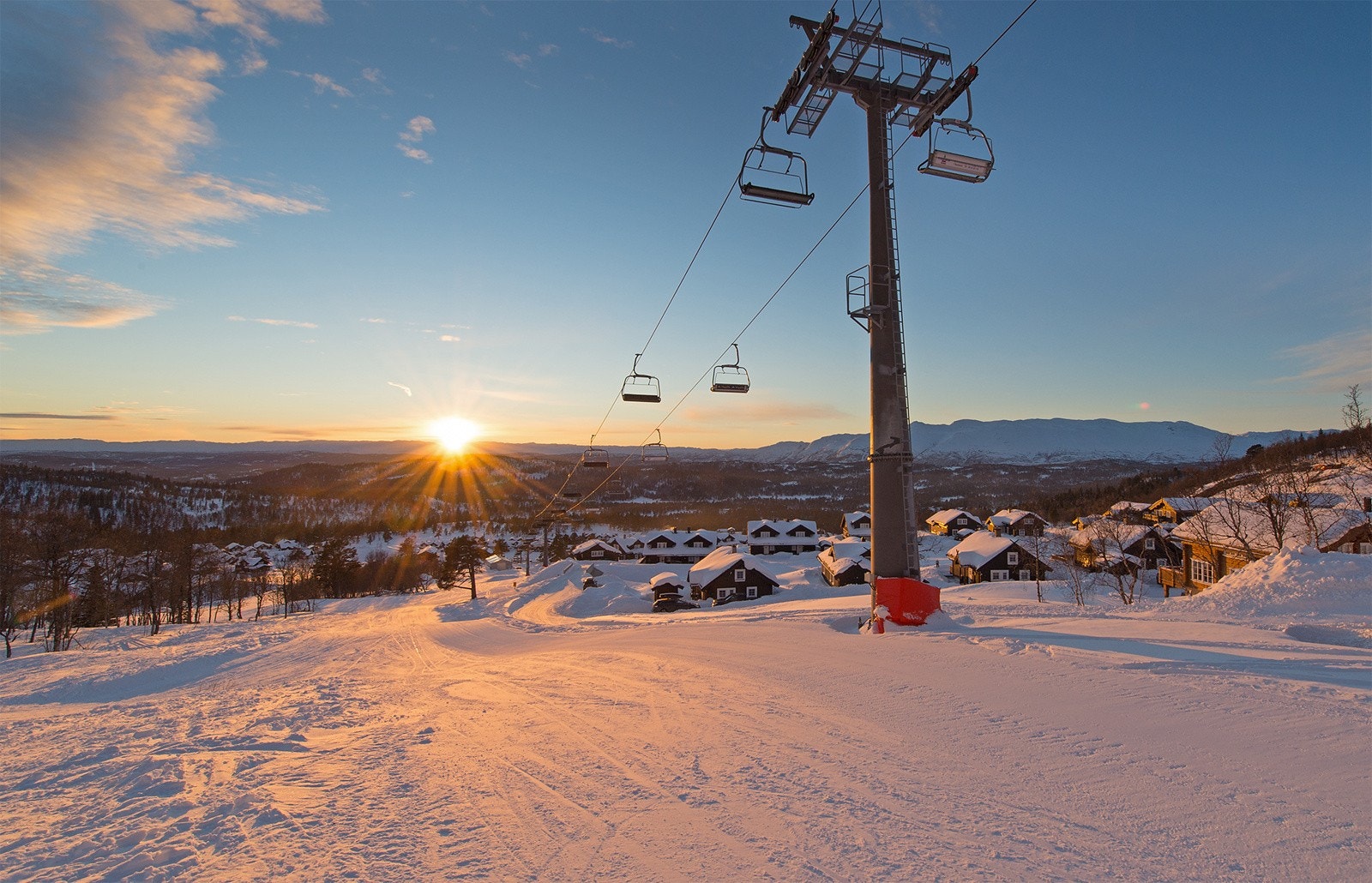 Rauland Skisenter ligger kun 45-50 minutter unna eiendommen. Med 25 nedfarter kan man nyte hele dagen med ski på beina. Galleribilde