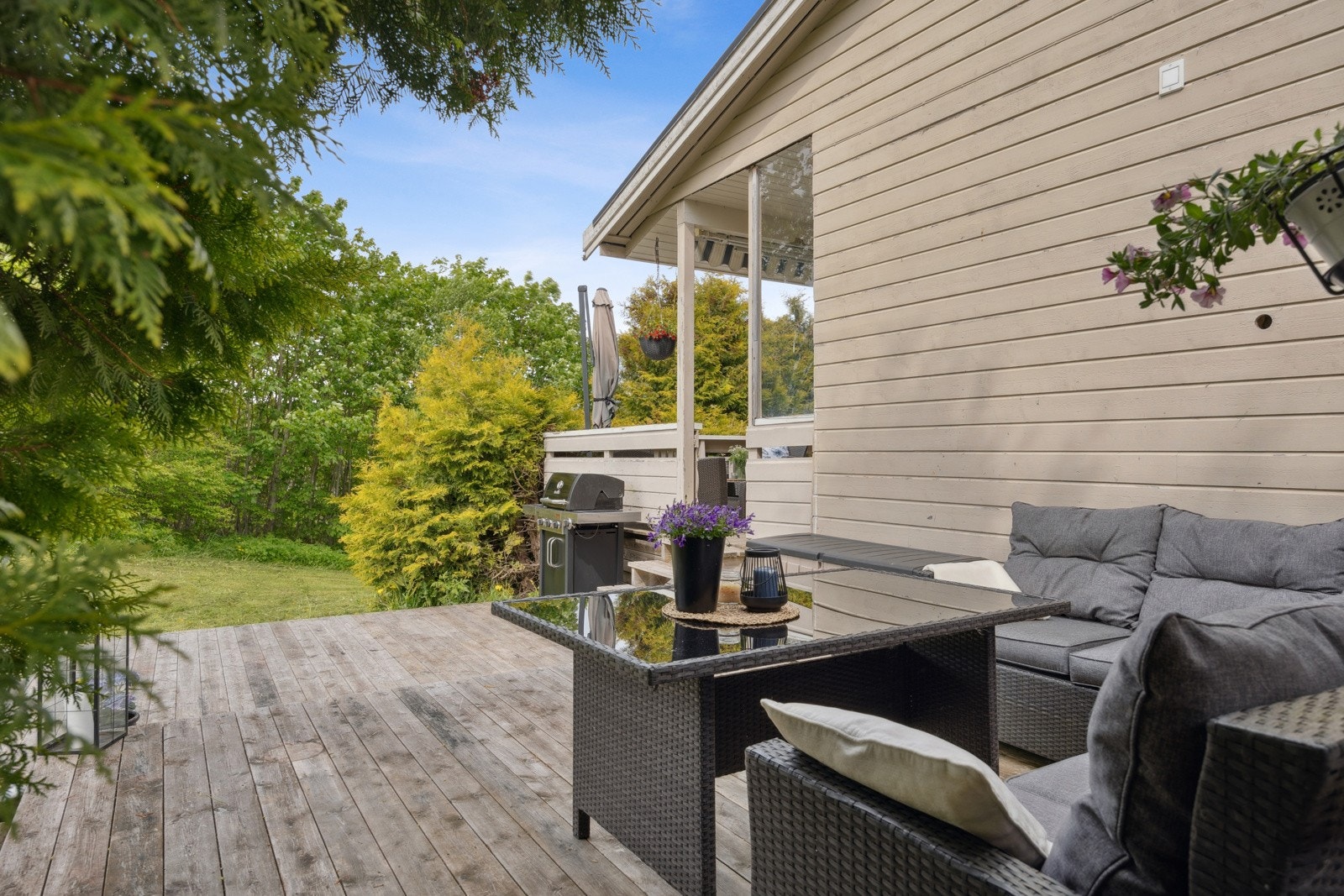 Hovedleiligheten omkranses av hele ca. 69 kvm terrasseareal mot øst, sør og vest. Galleribilde