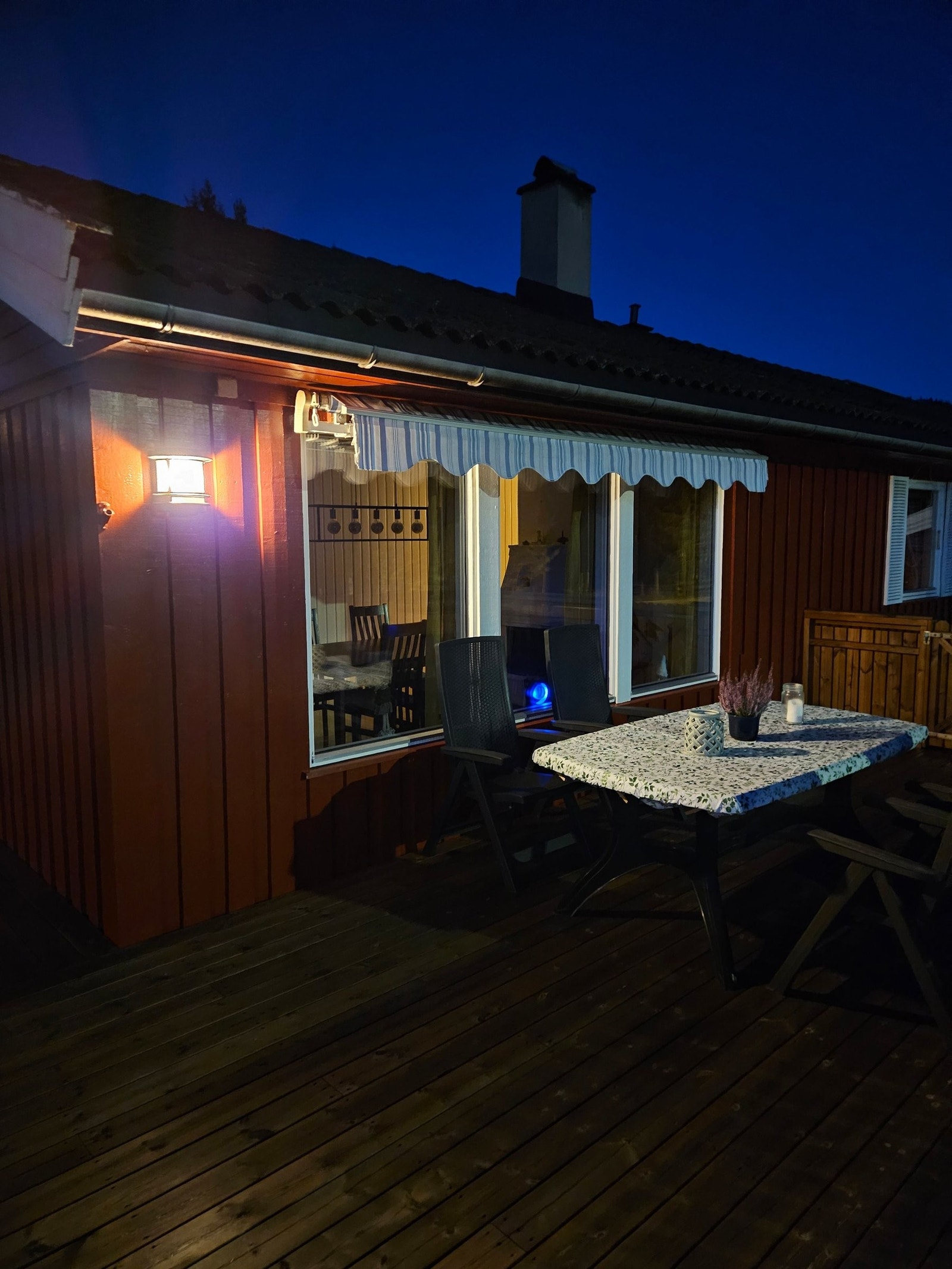 Kveldsstemning med utelampe! Galleribilde