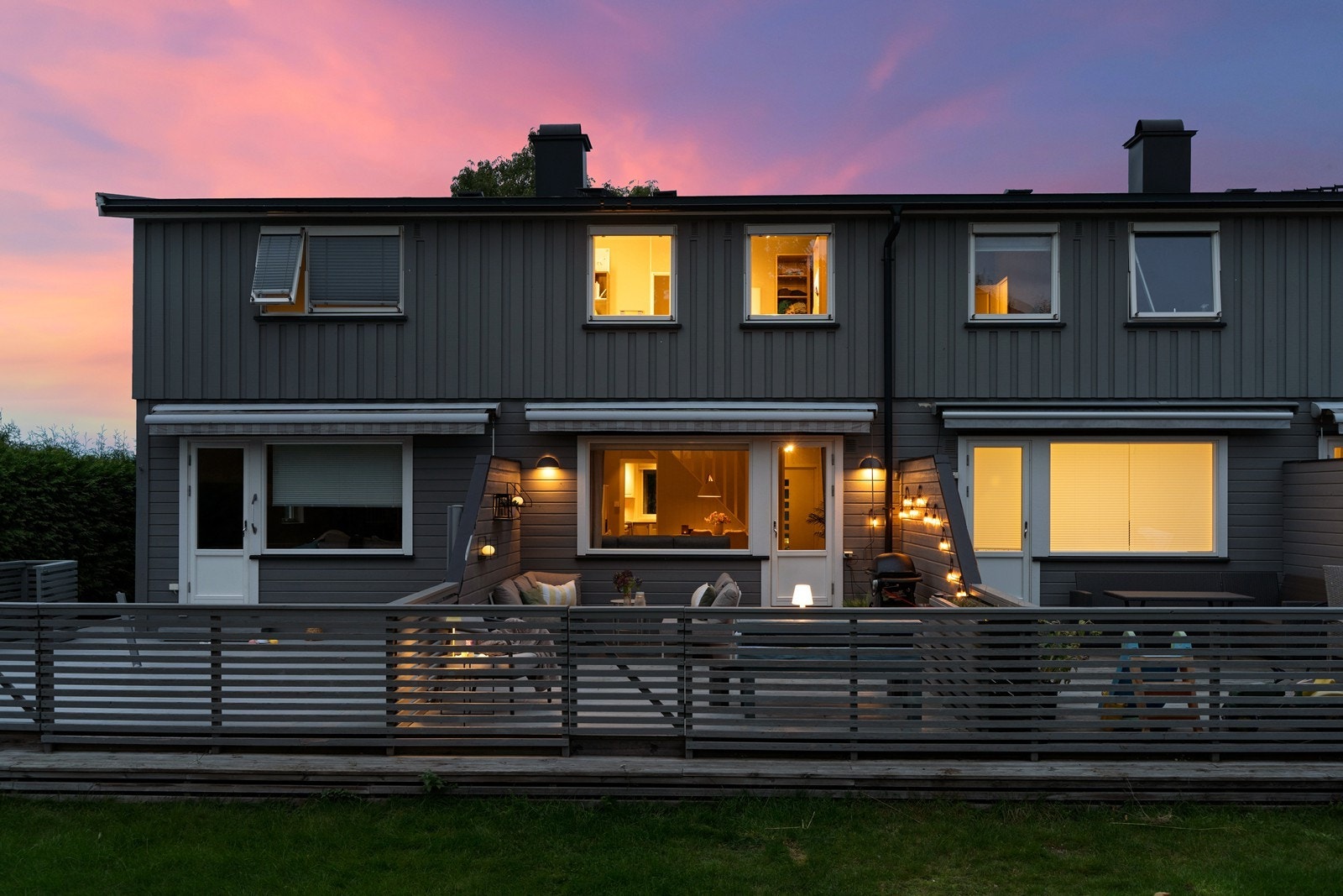 Velkommen til Hans Nielsen Hauges vei 62B - Pent rekkehus over 2 plan samt kjeller, opprinnelig oppført i 1961. Galleribilde