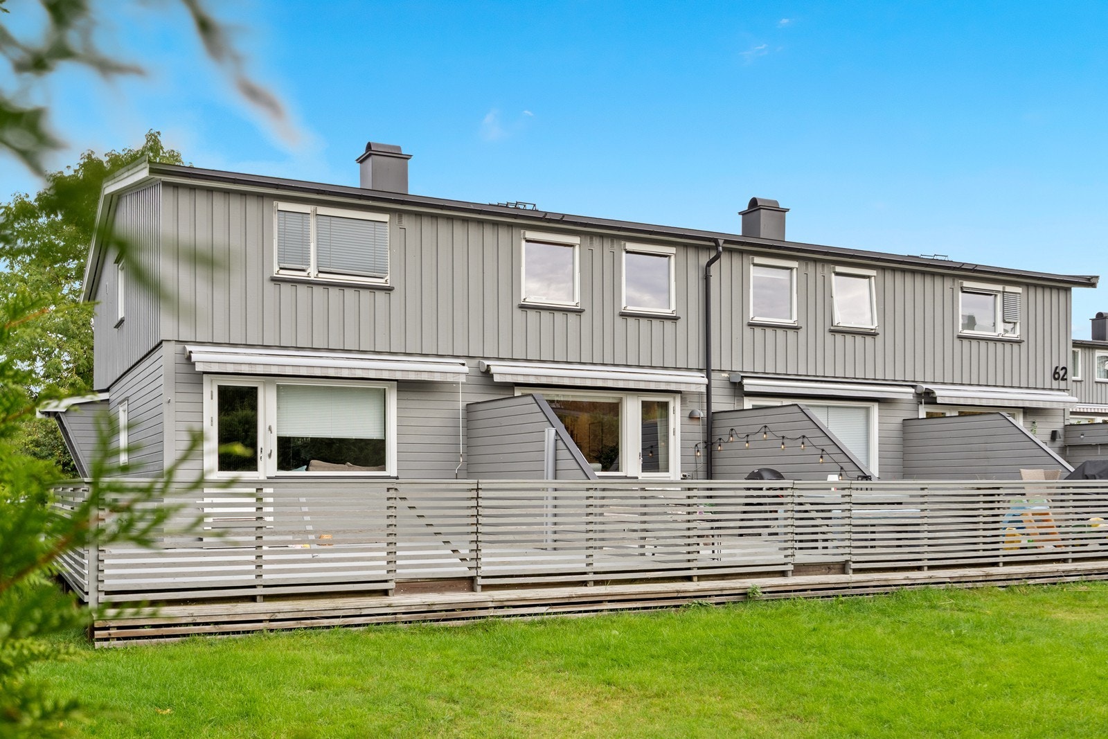 Boligen ligger i et veletablert og meget populært boligområde på Ørejordet. Galleribilde