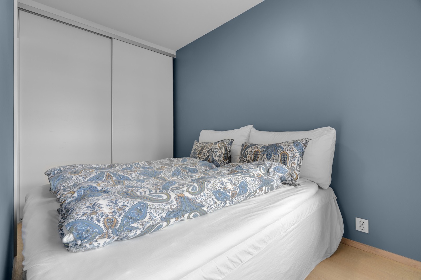 Det er rikelig med oppbevaring i skap. Galleribilde