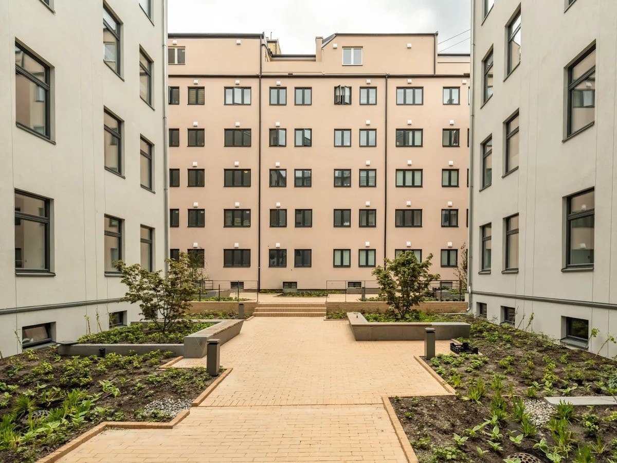 Bakgård Galleribilde