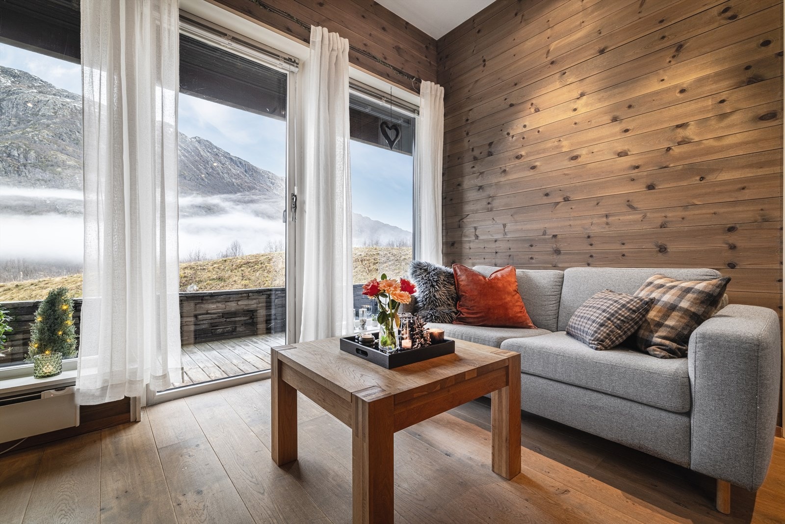 Her kan du både finne den magiske fjellroen i sofakroken kombinert med flott fjellutsikt! Galleribilde