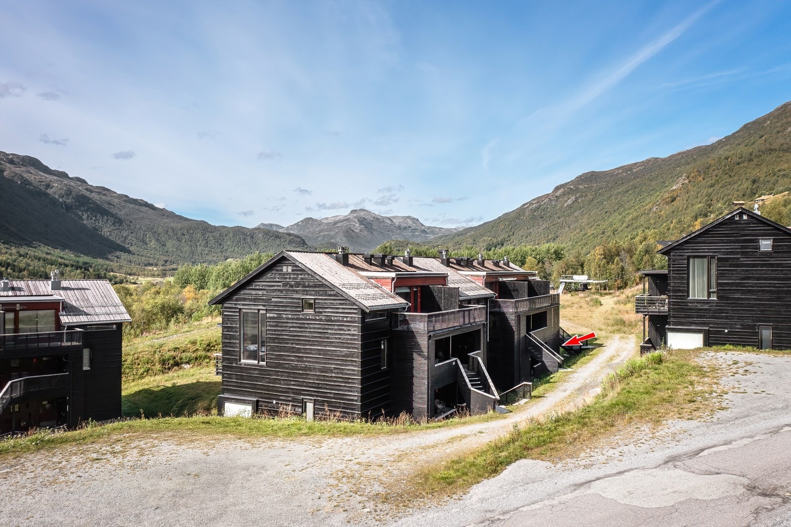 Attraktiv helårs fritidsbolig i naturskjønne omgivelser. Galleribilde