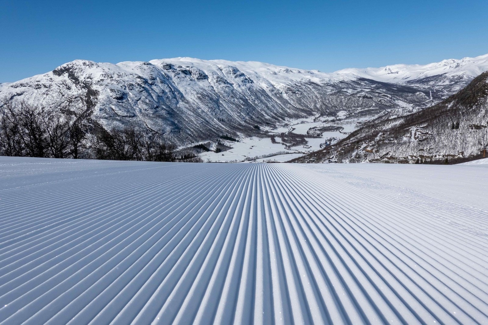 Det lille skisenteret med de store mulighetene. Her kan hele familien utfordres i en rolig og trygg atmosfære. Velkommen til Solheisen! Galleribilde