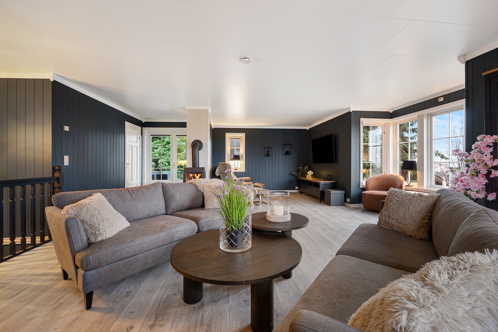 Direkte forbindelse til terrassen gir enkel tilgang til uteområdet. Galleribilde