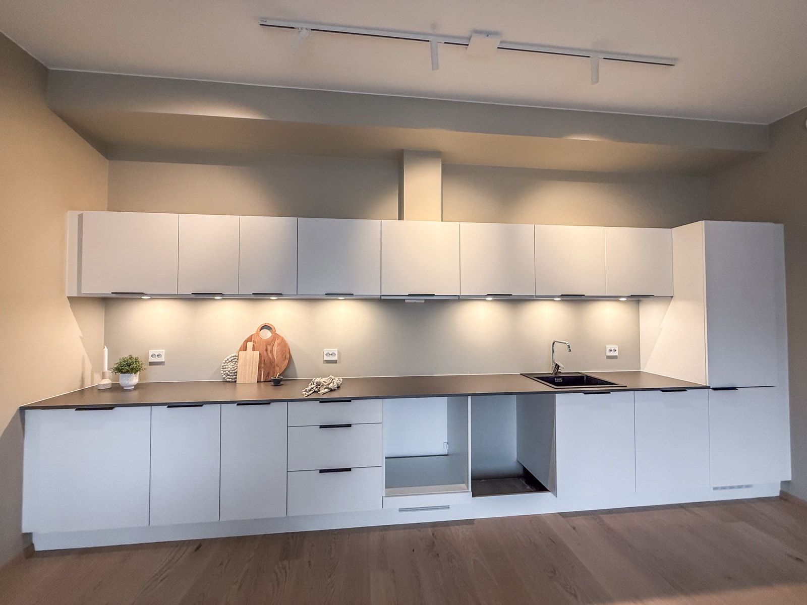 Kjøkken, hvitevarer vil bli satt inn til du flytter inn. Galleribilde