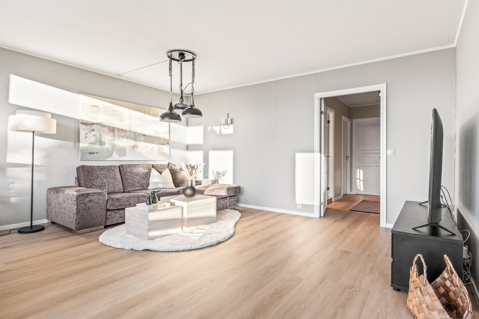 Naturlig plass til sofa og tv-møblement Galleribilde