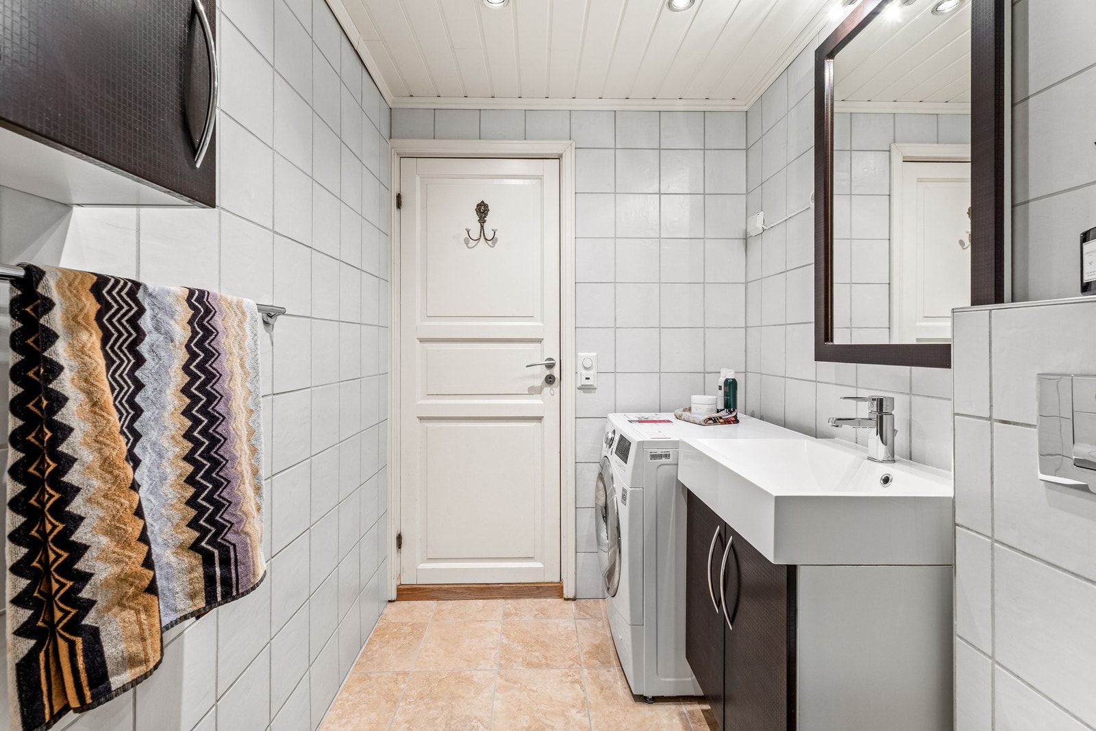 Opplegg og plass til vaskemaskin/tørketrommel. Vaskemaskin med integrert tørketrommel kan medfølge Galleribilde