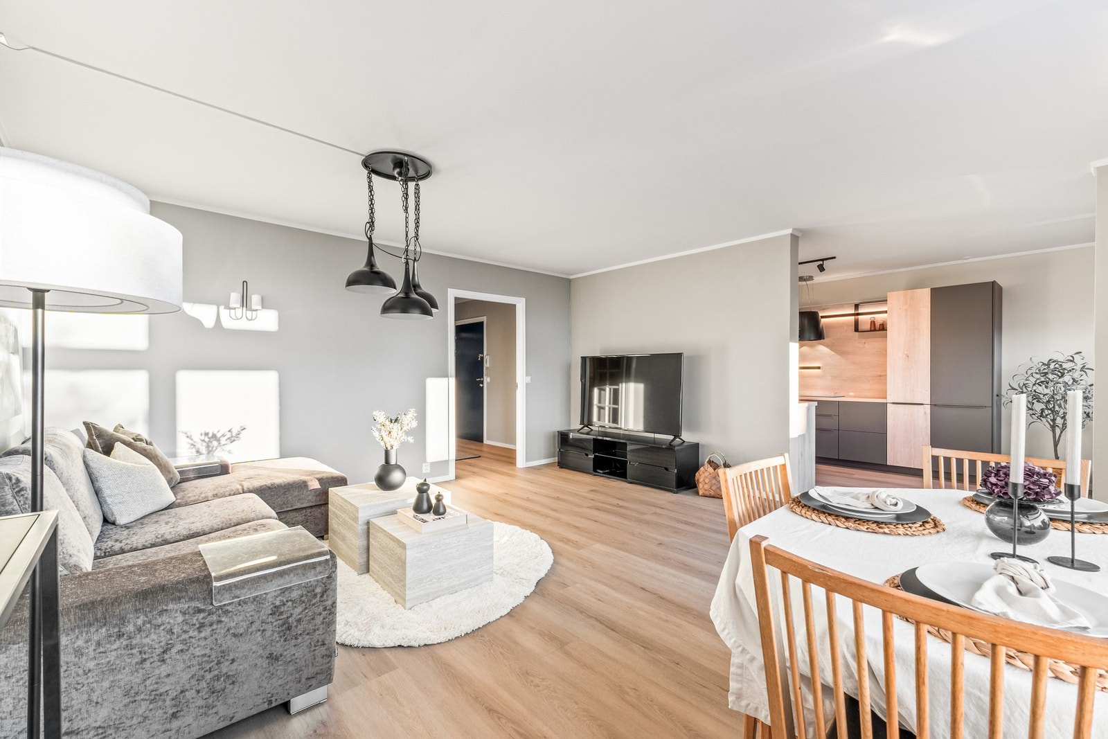 Nye gulv i 2025, nye vinduer og balkongdør i 2017 Galleribilde