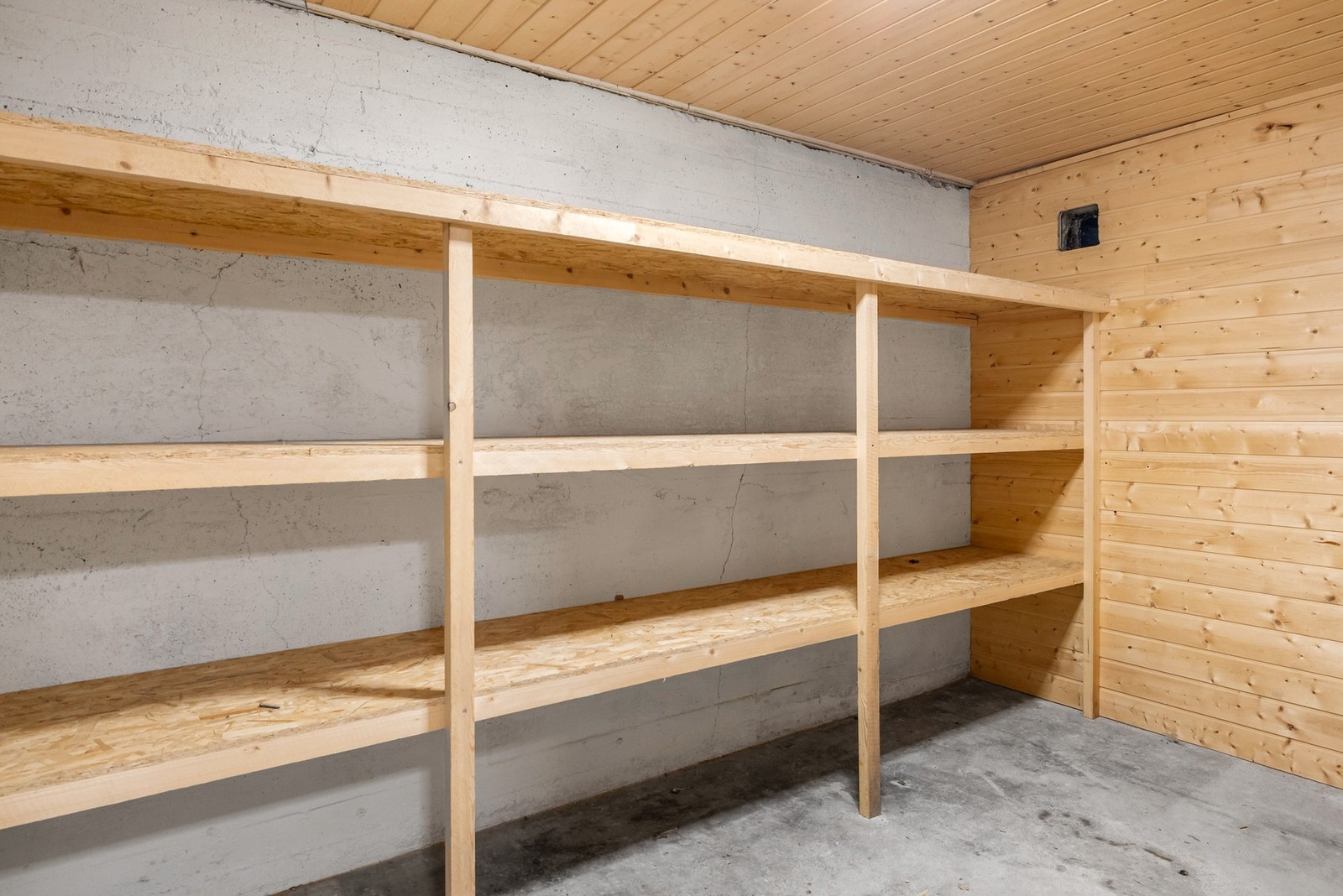 Hver andelseier har rett til én privat bod. Galleribilde