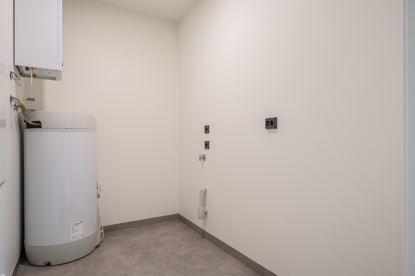 Praktisk vaskerom og teknisk-rom. Galleribilde