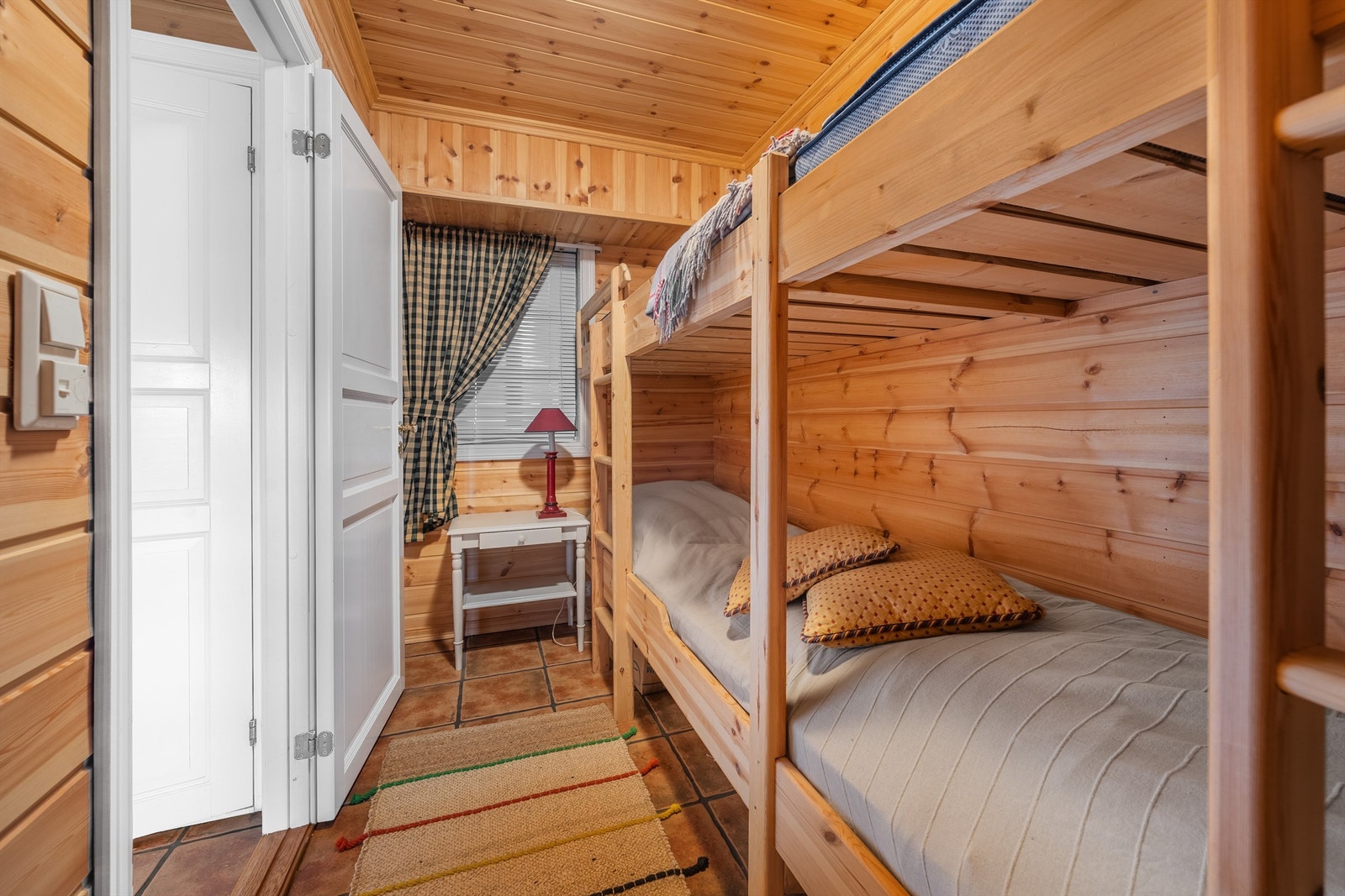 Soverom 2 i 1. etg. Innredet med to køyesenger. Galleribilde