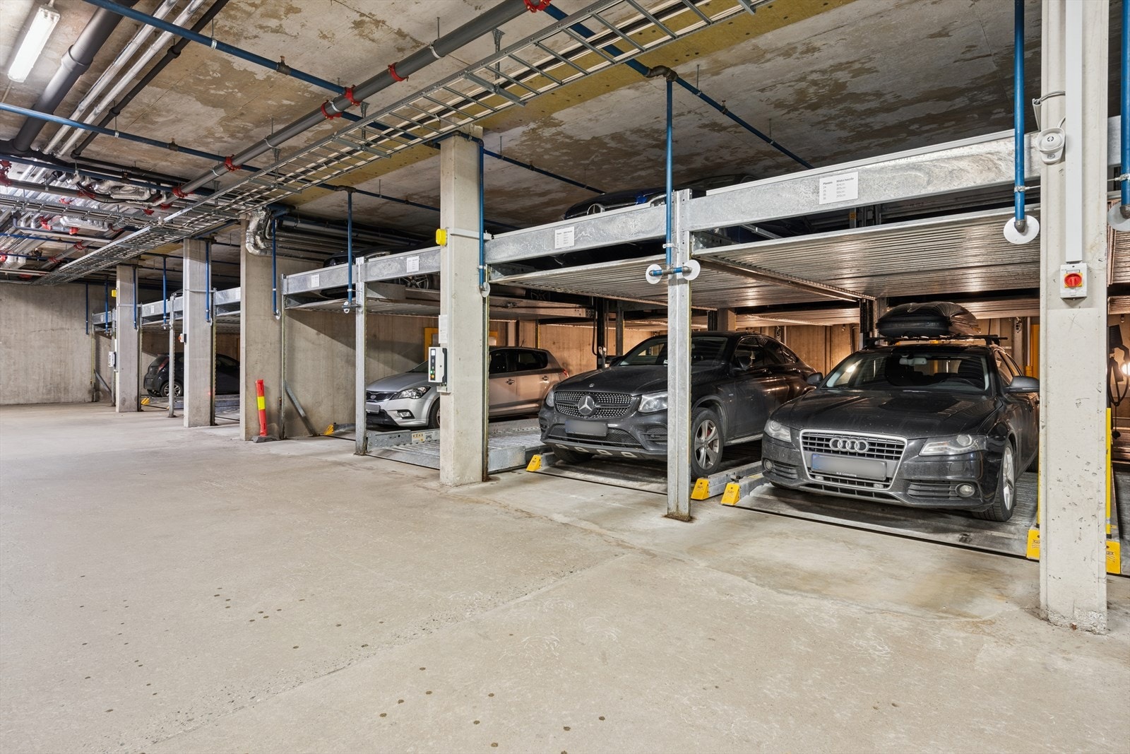 Det medfølger biloppstillingsplass i garasjeanlegg. Galleribilde
