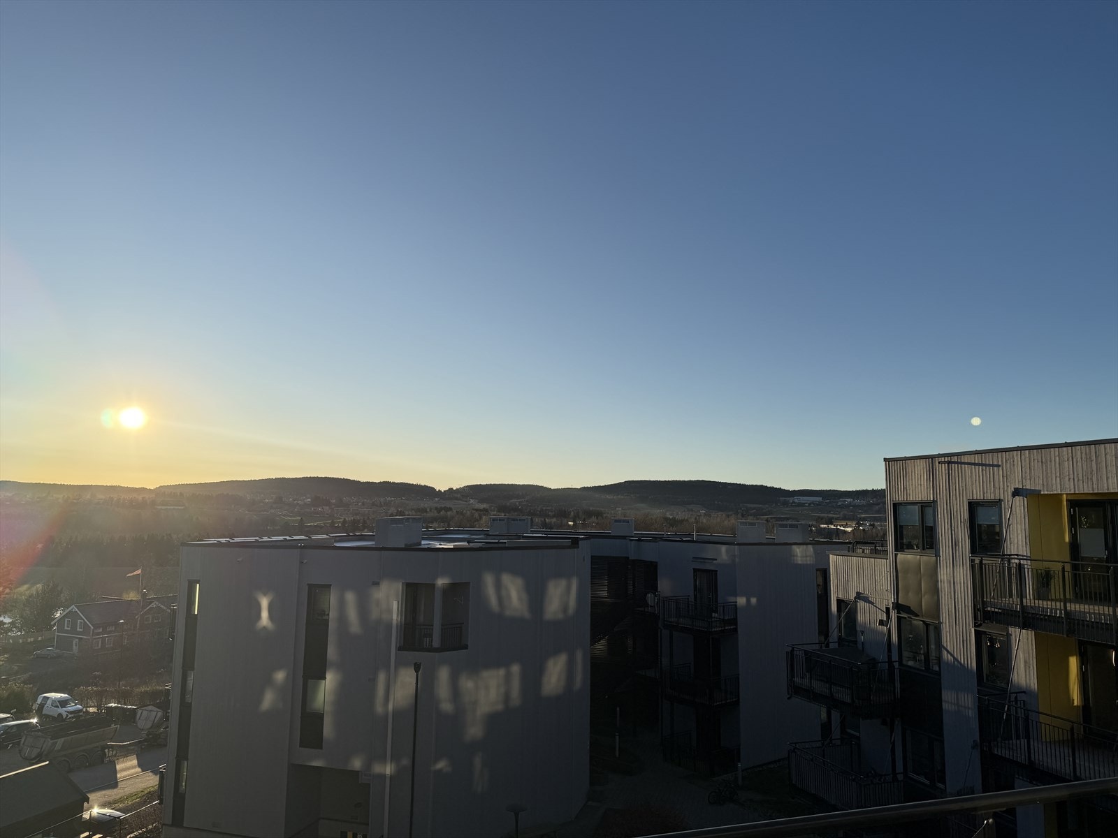 Det er flott og vidstrakt utsyn fra balkongen. Galleribilde