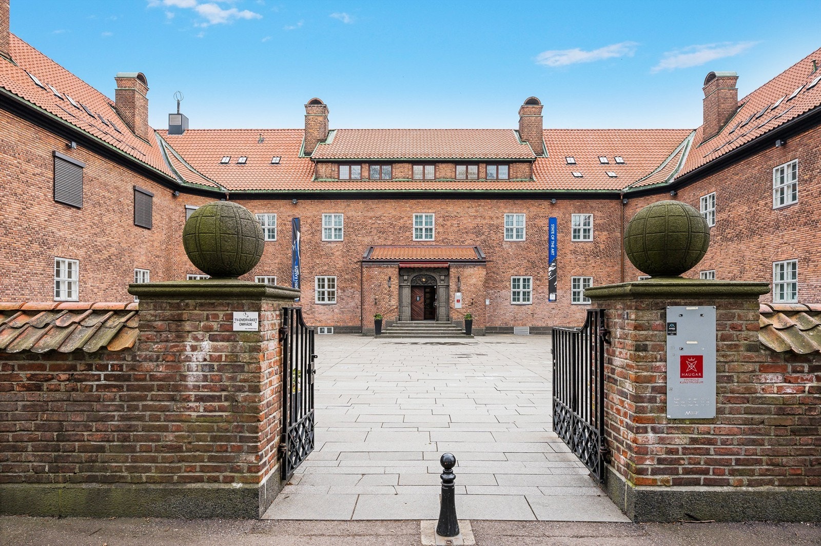 Haugar kunstmuseum tilbyr et variert tilbud av utstillinger og aktiviteter for store og små gjennom året. Galleribilde