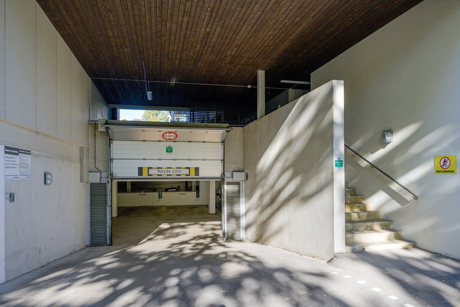 Adkomst ned i felles garasjekjeller. Galleribilde