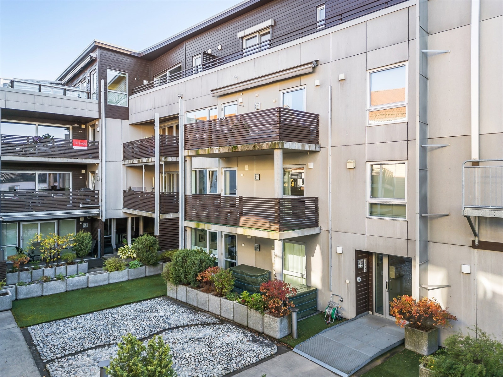 Leiligheten ligger flott til i 2. etasje. Galleribilde