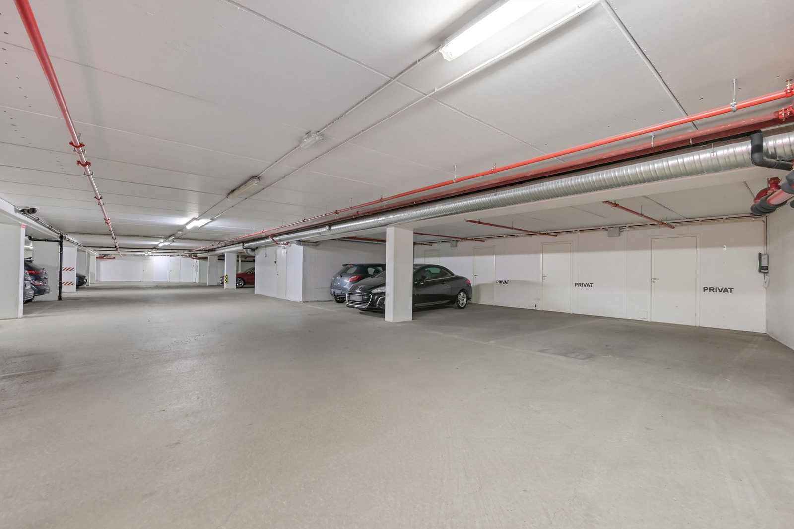 Egen garasjeplass og en bod på ca. 5 kvm. Galleribilde