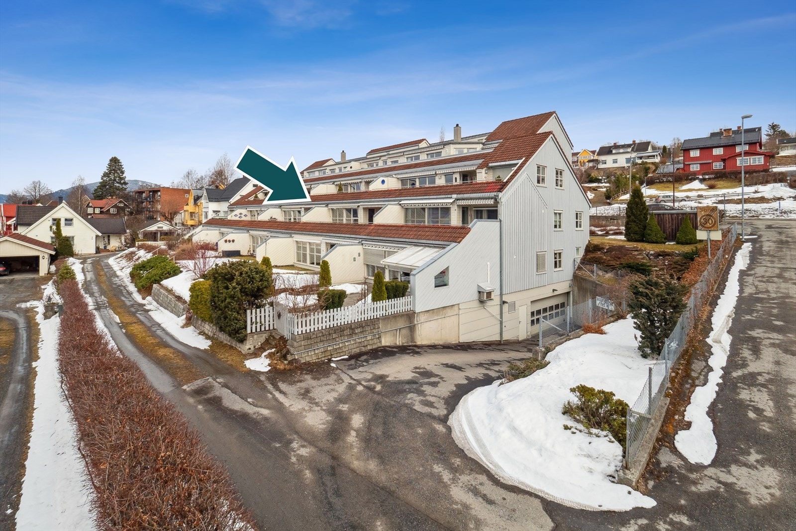 Boligsameiet Hamarvegen Terrasse består av 16 leiligheter som ligger vestvendt og solrikt med fine uteplasser. Galleribilde