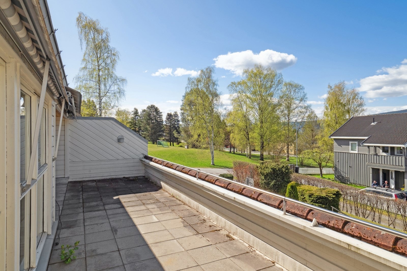 Svært god solgang og fin utsikt mot grøntområder. Galleribilde