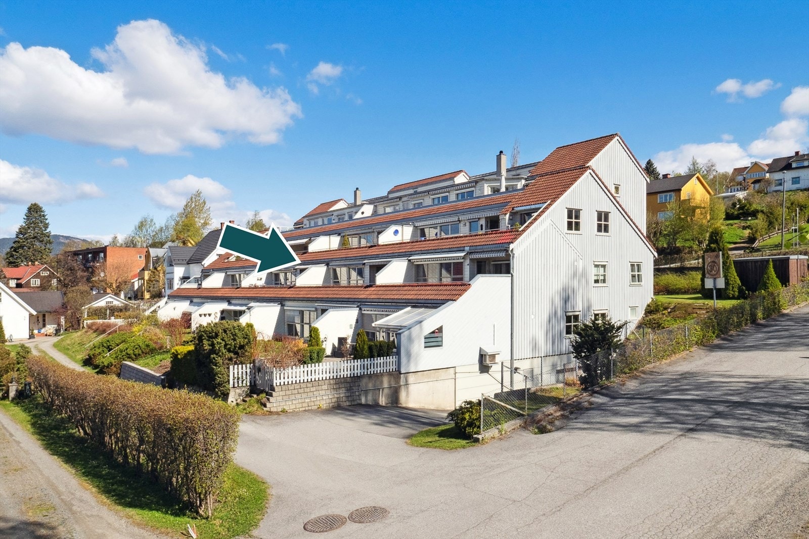 Boligsameiet Hamarvegen Terrasse består av 16 leiligheter som ligger vestvendt og solrikt med fine uteplasser. Galleribilde