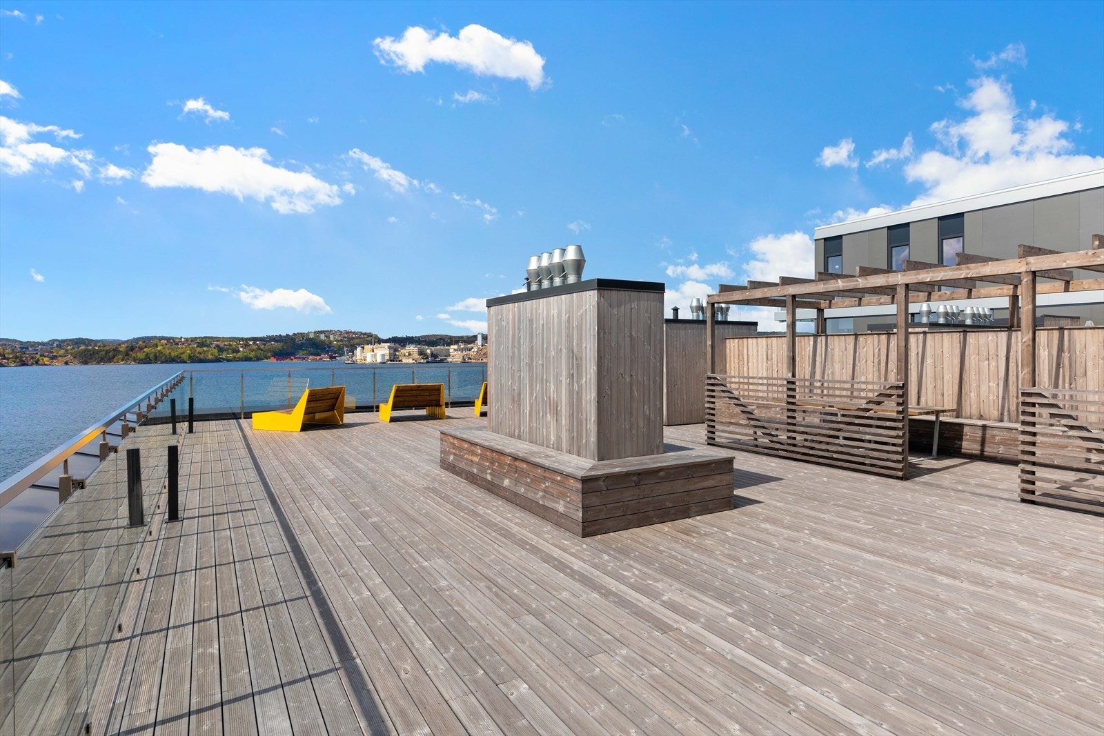 Felles takterrasse med flott utsikt og de beste solforhold. Galleribilde