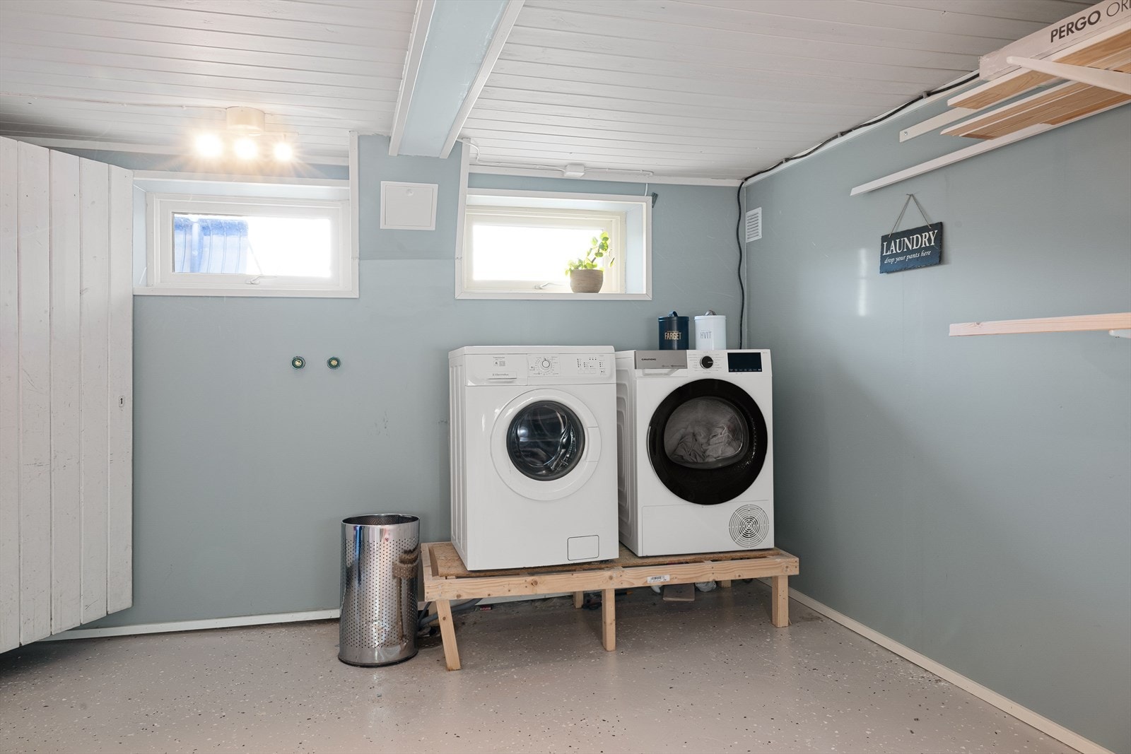 I tillegg finnes et meget romslig bod-/vaskerom med utmerkede lagringsmuligheter og opplegg for vaskemaskin. Galleribilde