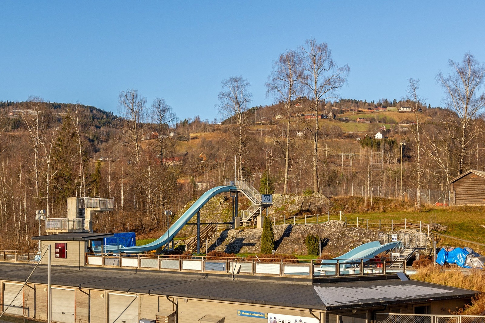 Jorekstad idrettspark med badeanlegg, treningssenter og kulturtilbud i nærområdet. Galleribilde