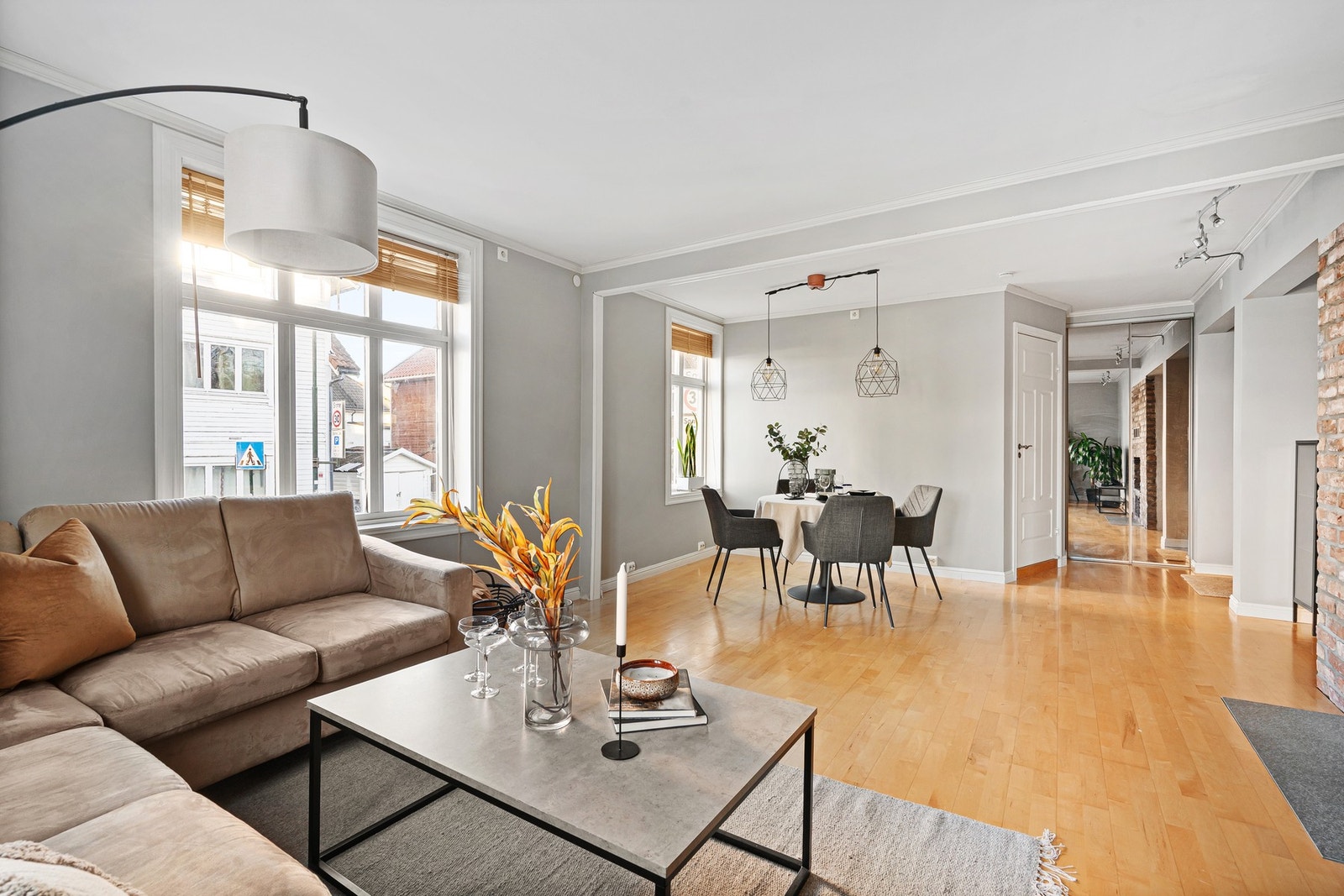 Stuen kan enkelt innredes i ulike soner. Galleribilde