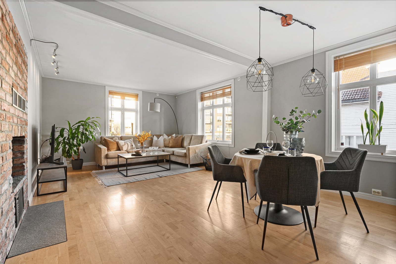 EIE Eiendomsmegling v/ Jr. Partner Håkon Hovland presenterer Ryfylkegata 1! Galleribilde