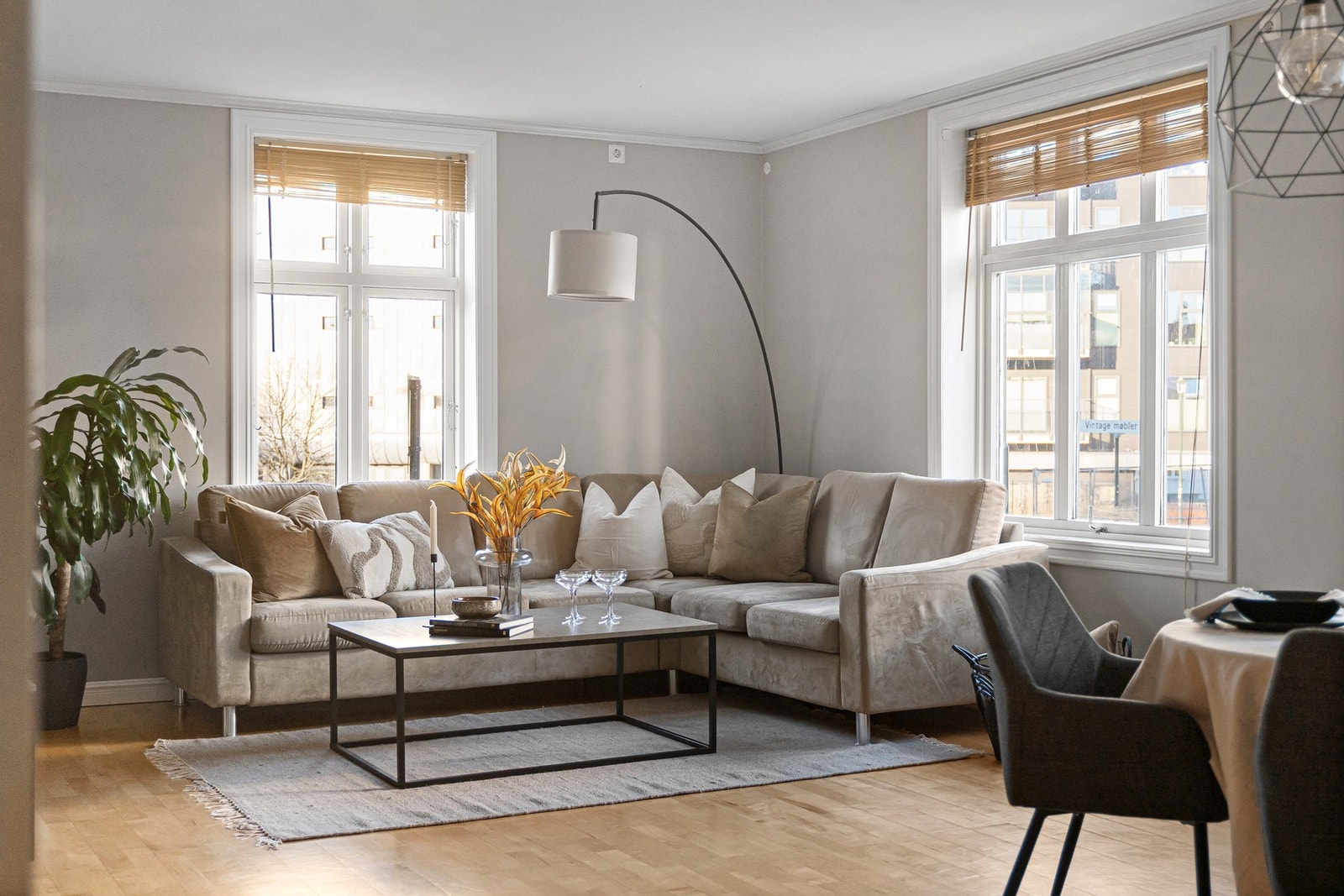 Takhøyde på 250 cm i stuen. Galleribilde