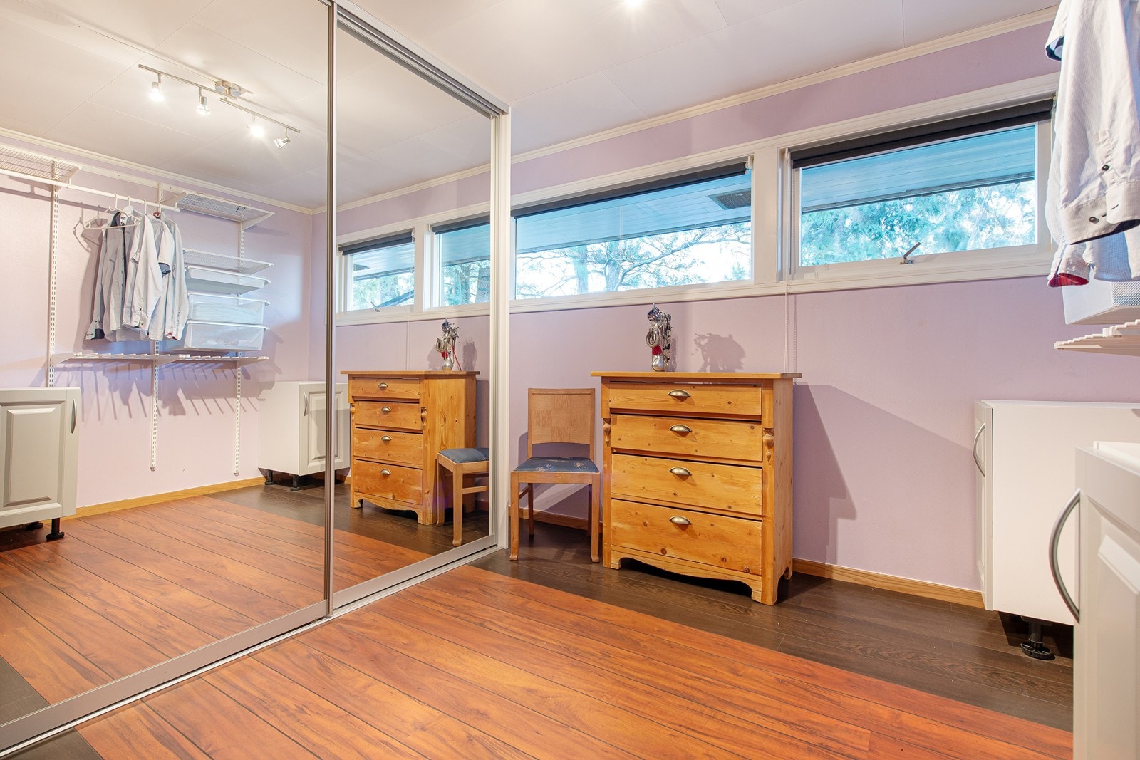 Soverom nr 3 med mye skapplass Galleribilde