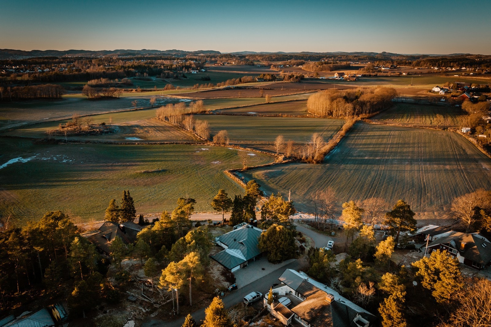 Rolige og solrike omgivelser Galleribilde