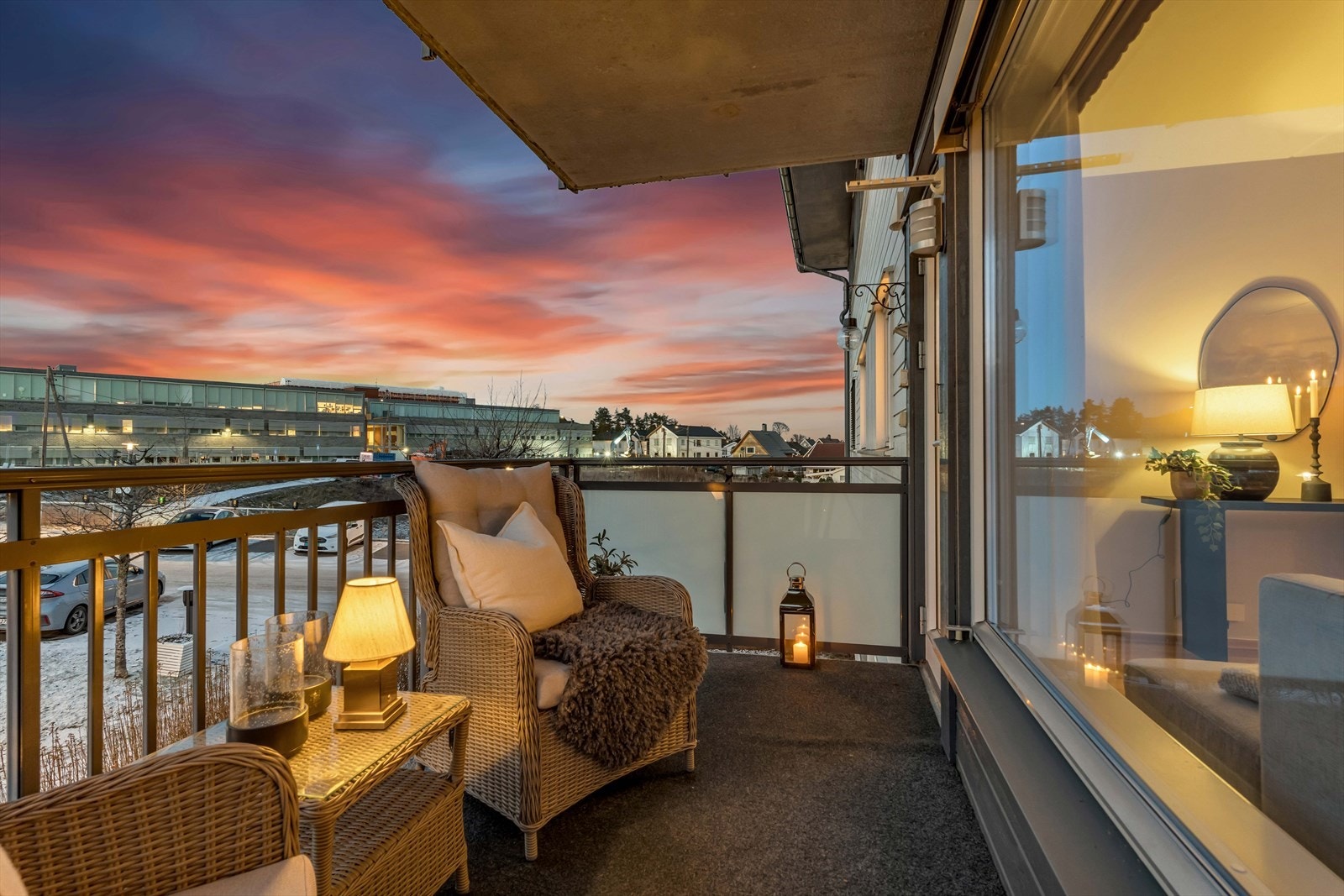 Fra stuen er det utgang til et nordvendt balkong på ca. 7 kvm. Galleribilde