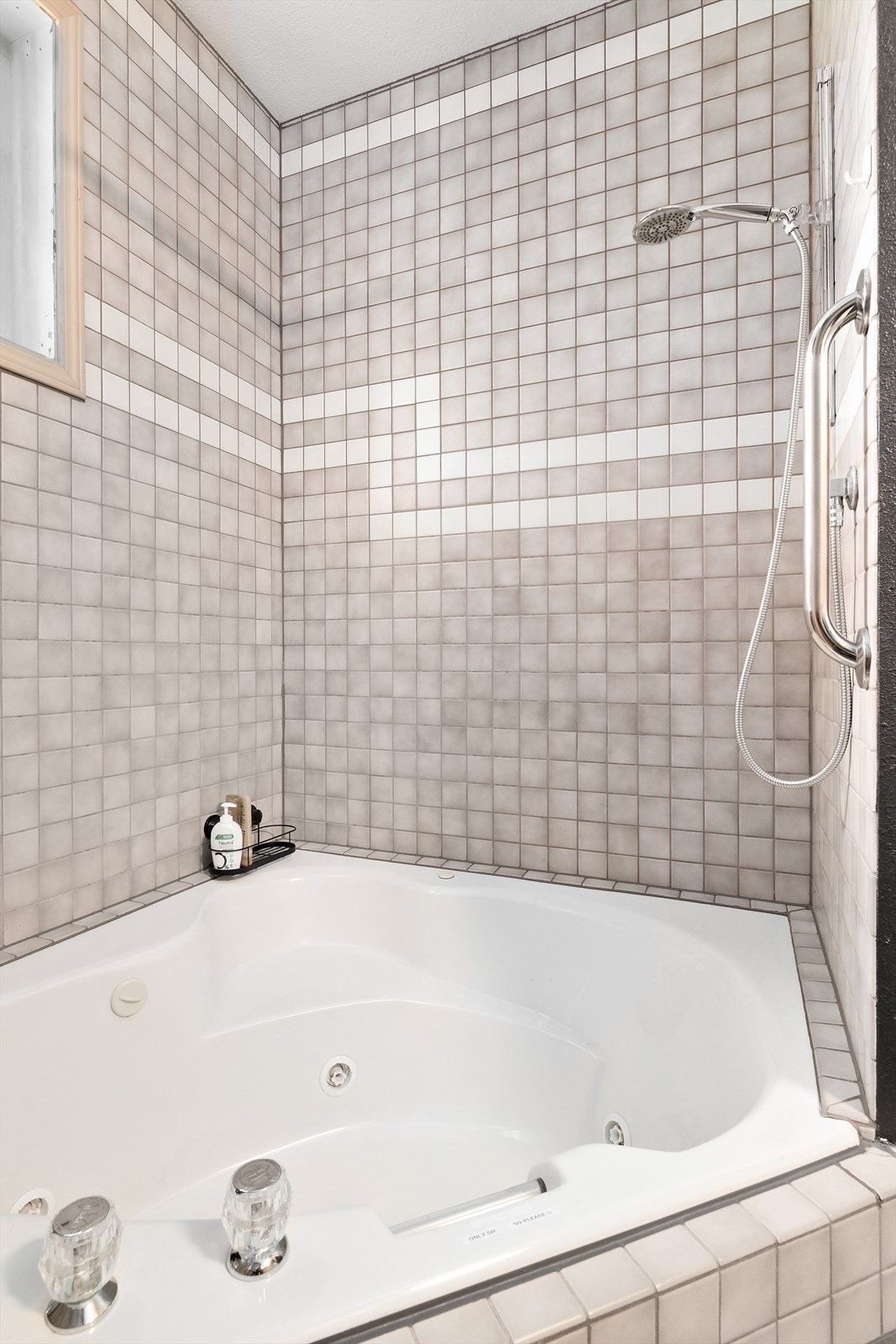 Nedfelt boblebad/badekar med dusj. Galleribilde