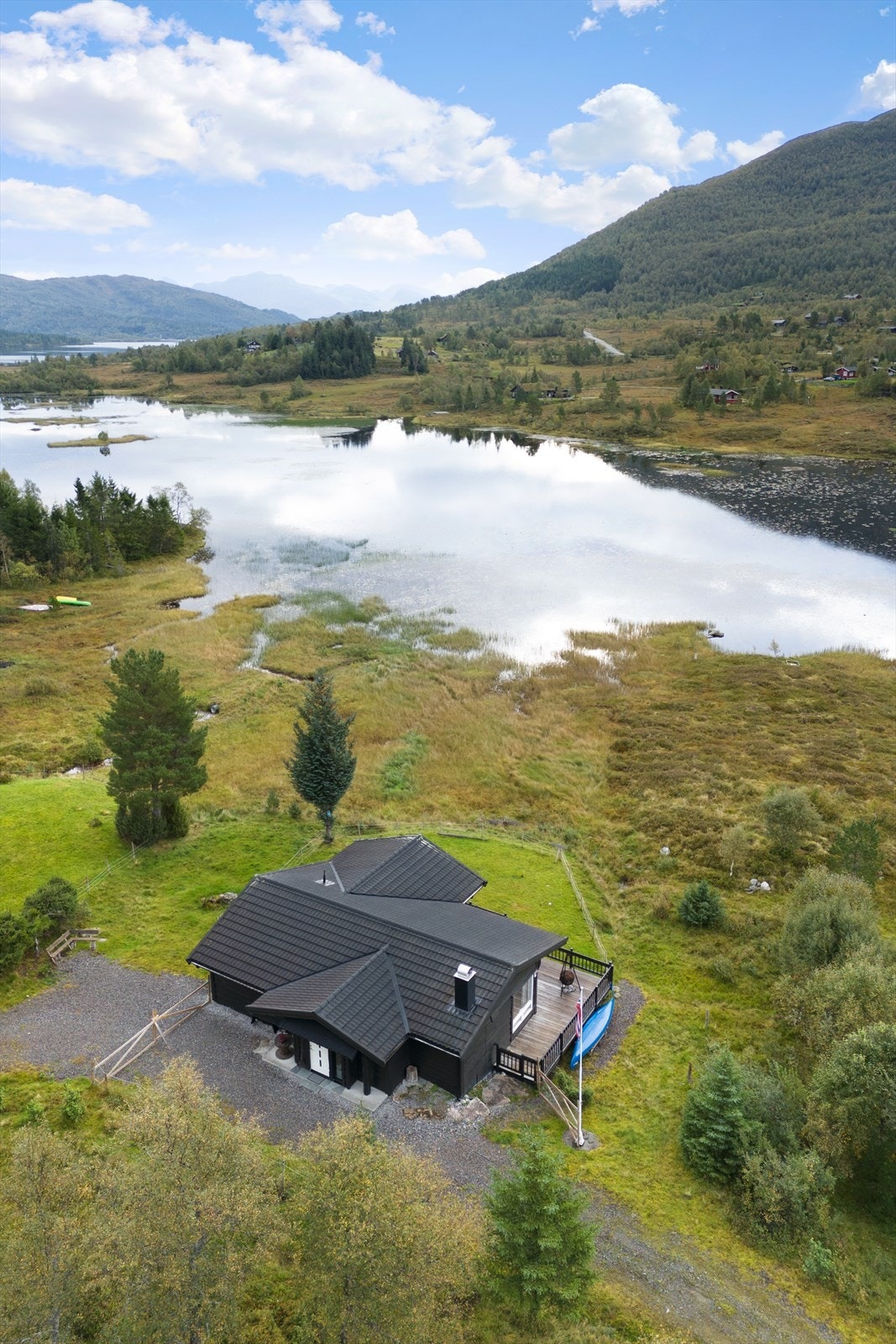 Om vinteren går skiløypa like ned om hytten. Galleribilde