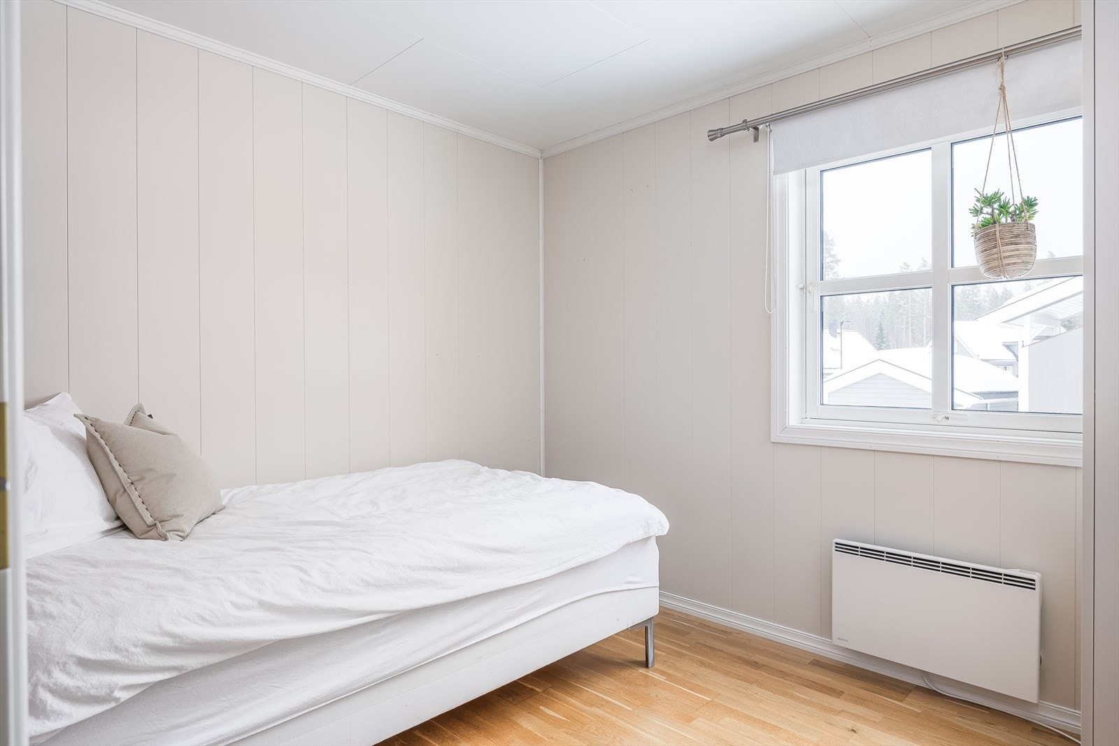 Det andre soverommet er et lyst og fint rom som passer perfekt som barnerom, gjesterom eller kontor. Galleribilde