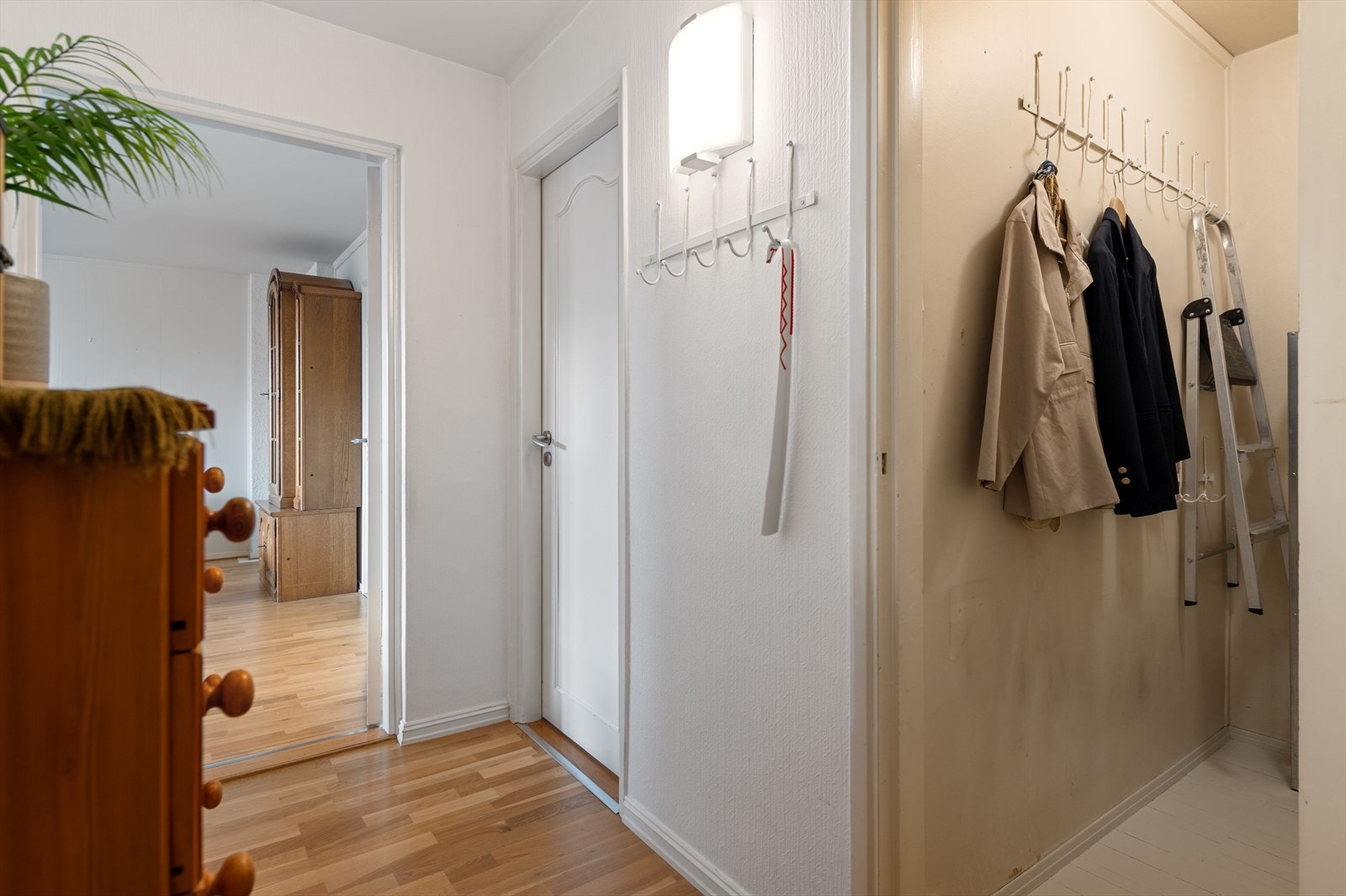 Gang er tilknyttet walk-in garderobe. Galleribilde