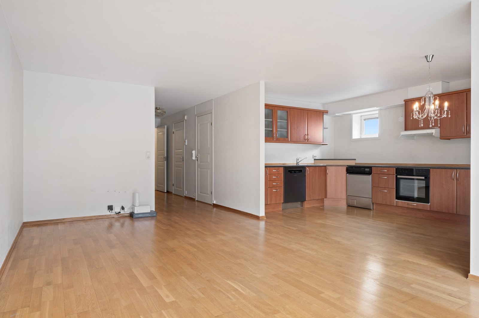 Kjøkkenet ligger i en åpen løsning med stuen. Galleribilde