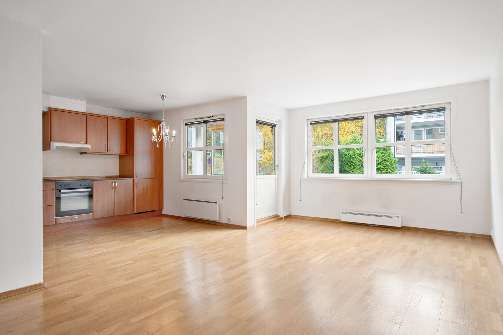 Her er det god plass til både sofagruppe og spisebord. Galleribilde