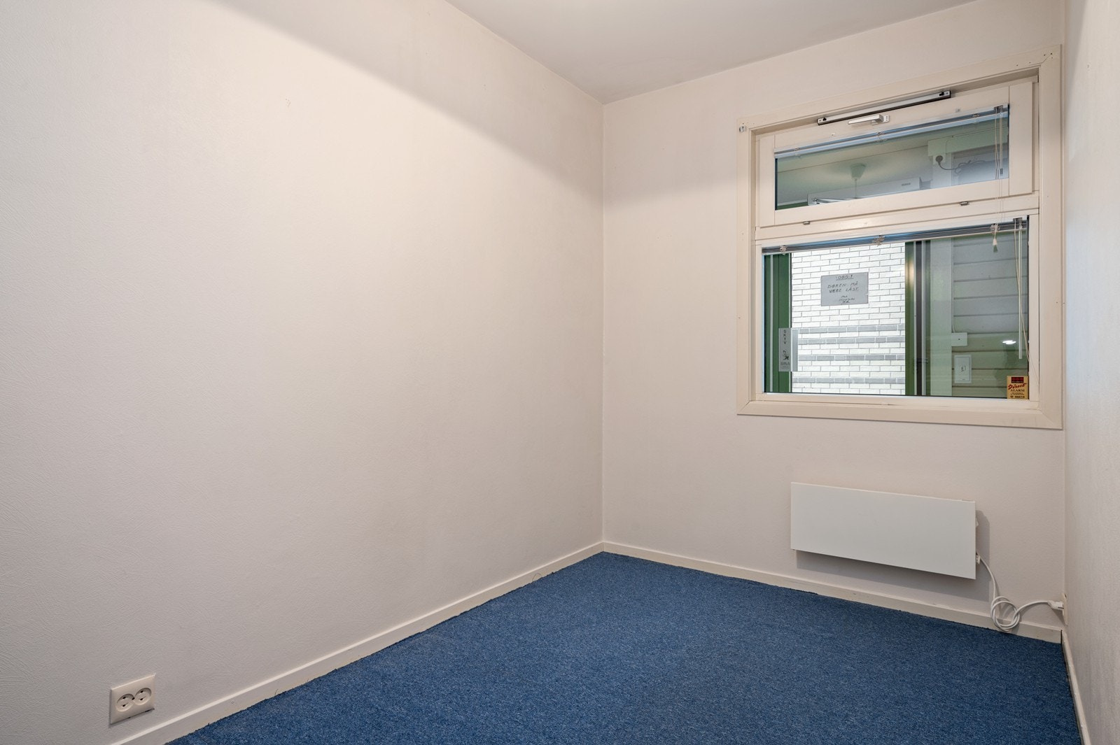 Leilighetens andre soverom er av litt mindre størrelse, og passer bra som barnerom/gjesterom/kontor. Galleribilde