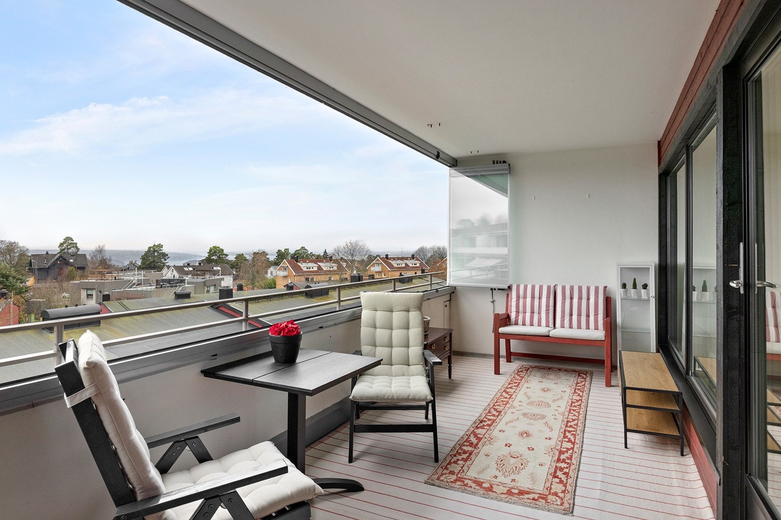 Flott beliggende terrasseleilghet på Nordseter på 125 kvm (BRA). Dette er en romslig leilighet som ligger flott til med utsikt mot Oslofjorden og grøntområder. Galleribilde