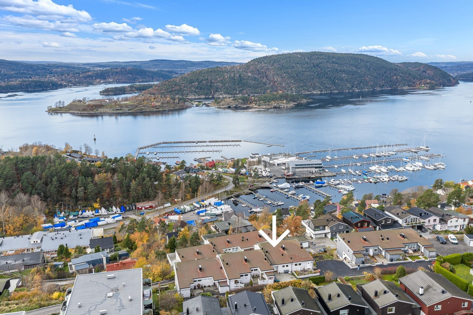 Dronefoto tatt fra øst Galleribilde